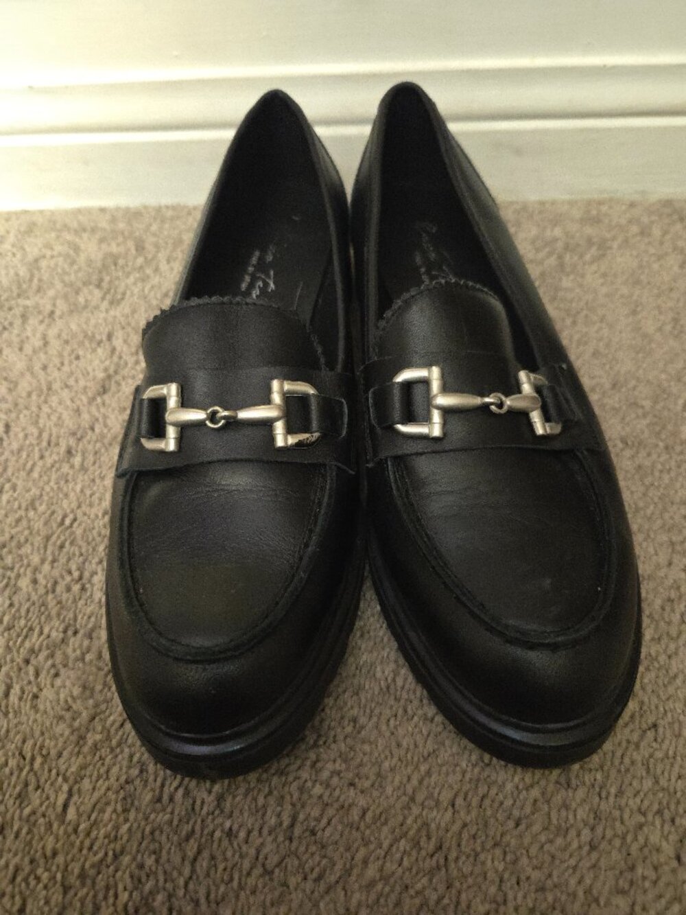Like new bulk black loafers